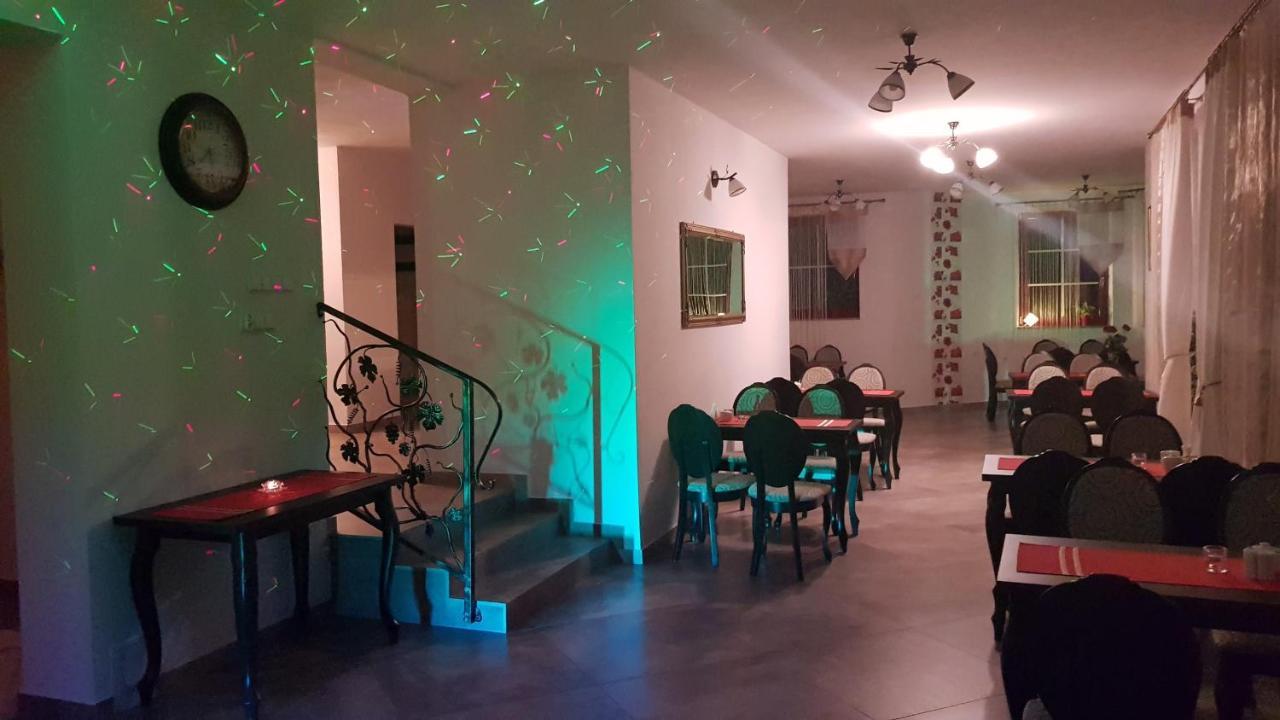 Potok 5 Hotell Zloczew Exteriör bild