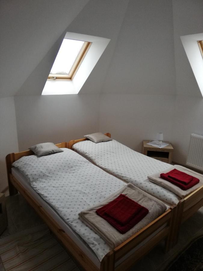 Potok 5 Hotell Zloczew Exteriör bild