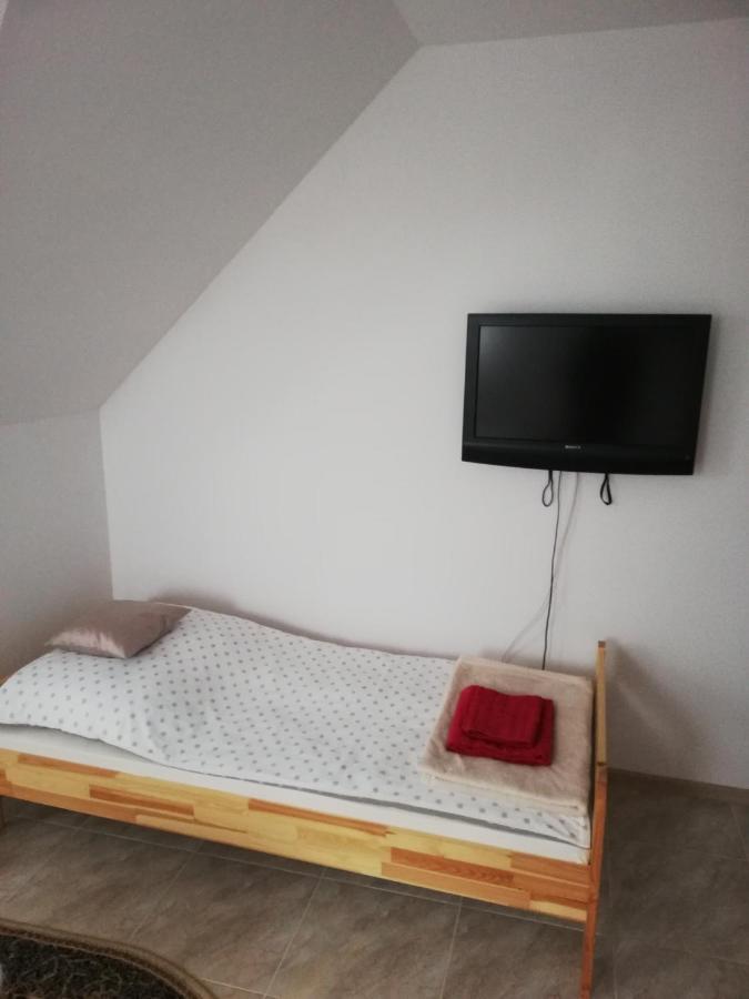 Potok 5 Hotell Zloczew Exteriör bild