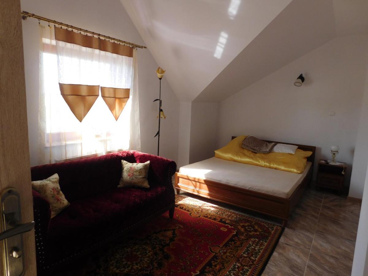 Potok 5 Hotell Zloczew Exteriör bild